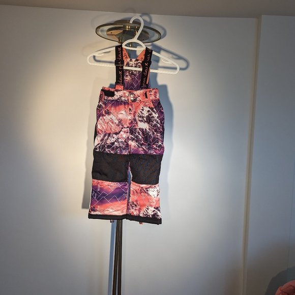 Adorable Two-Piece Snowsuit - Mountain Print in Pink and Purple - Size 2 - Picture 7 of 8